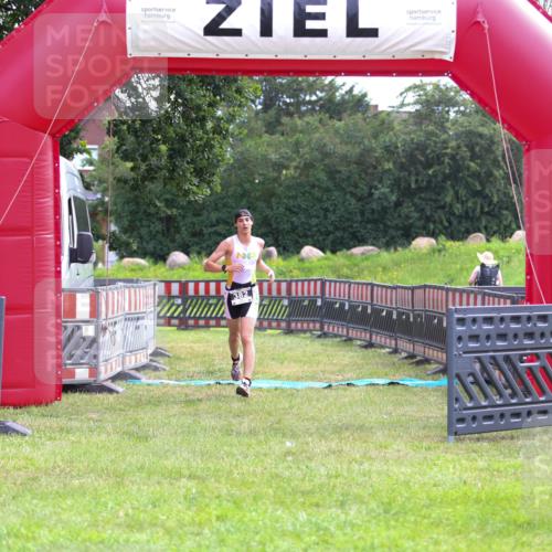 21.06.2026 - 29. Vierlanden-Triathlon Andreas Tolksdorf http://msf.ph/oto/9912812 21.06.2026 10:52:13 Ziel  meine-sportfotos.de