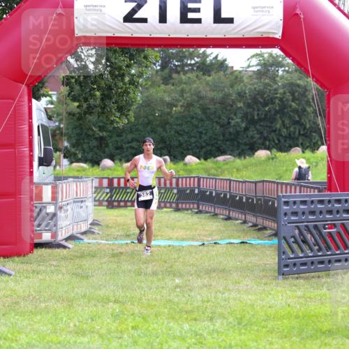 21.06.2026 - 29. Vierlanden-Triathlon Andreas Tolksdorf http://msf.ph/oto/9912814 21.06.2026 10:52:13 Ziel  meine-sportfotos.de