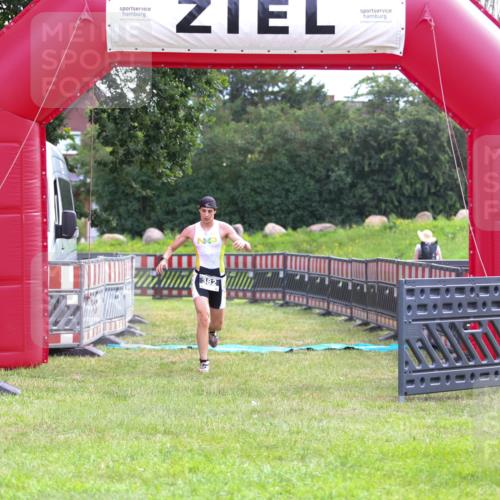 21.06.2026 - 29. Vierlanden-Triathlon Andreas Tolksdorf http://msf.ph/oto/9912817 21.06.2026 10:52:13 Ziel  meine-sportfotos.de