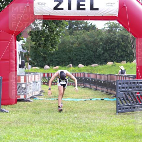 21.06.2026 - 29. Vierlanden-Triathlon Andreas Tolksdorf http://msf.ph/oto/9912818 21.06.2026 10:52:14 Ziel  meine-sportfotos.de