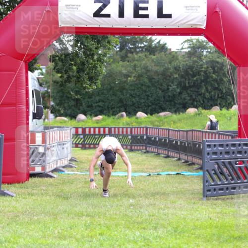 21.06.2026 - 29. Vierlanden-Triathlon Andreas Tolksdorf http://msf.ph/oto/9912821 21.06.2026 10:52:14 Ziel  meine-sportfotos.de