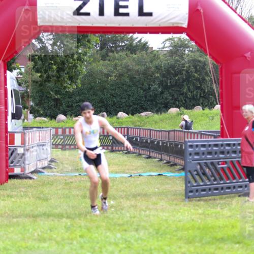 21.06.2026 - 29. Vierlanden-Triathlon Andreas Tolksdorf http://msf.ph/oto/9912835 21.06.2026 10:52:15 Ziel  meine-sportfotos.de