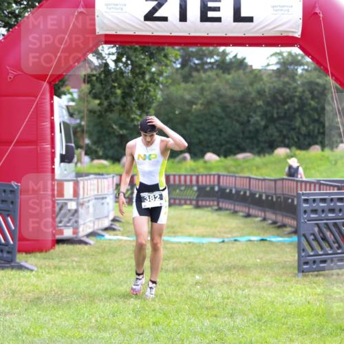 21.06.2026 - 29. Vierlanden-Triathlon Andreas Tolksdorf http://msf.ph/oto/9912837 21.06.2026 10:52:16 Ziel  meine-sportfotos.de