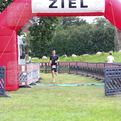 21.06.2026 - 29. Vierlanden-Triathlon Andreas Tolksdorf http://msf.ph/oto/9912840 21.06.2026 10:53:10 Ziel 37 meine-sportfotos.de