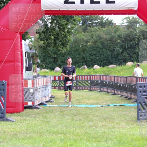 21.06.2026 - 29. Vierlanden-Triathlon Andreas Tolksdorf http://msf.ph/oto/9912845 21.06.2026 10:53:11 Ziel 37 meine-sportfotos.de