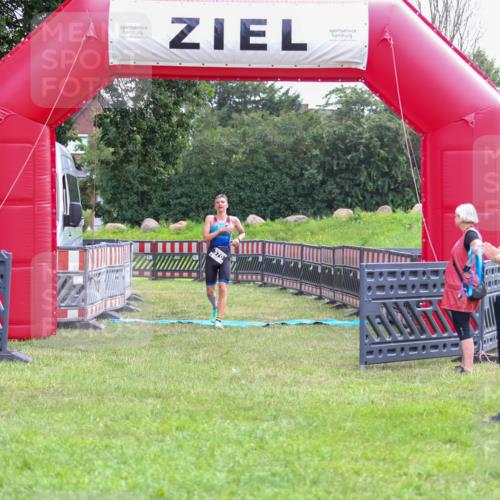 21.06.2026 - 29. Vierlanden-Triathlon Andreas Tolksdorf http://msf.ph/oto/9912861 21.06.2026 10:54:15 Ziel  meine-sportfotos.de
