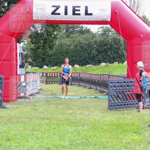 21.06.2026 - 29. Vierlanden-Triathlon Andreas Tolksdorf http://msf.ph/oto/9912865 21.06.2026 10:54:15 Ziel  meine-sportfotos.de