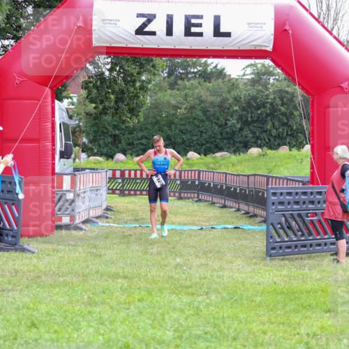 21.06.2026 - 29. Vierlanden-Triathlon Andreas Tolksdorf http://msf.ph/oto/9912872 21.06.2026 10:54:17 Ziel  meine-sportfotos.de
