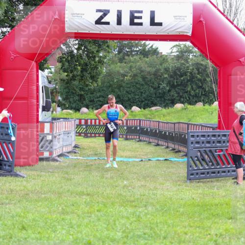 21.06.2026 - 29. Vierlanden-Triathlon Andreas Tolksdorf http://msf.ph/oto/9912874 21.06.2026 10:54:17 Ziel  meine-sportfotos.de