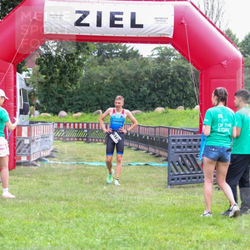 21.06.2026 - 29. Vierlanden-Triathlon Andreas Tolksdorf http://msf.ph/oto/9912878 21.06.2026 10:54:19 Ziel  meine-sportfotos.de