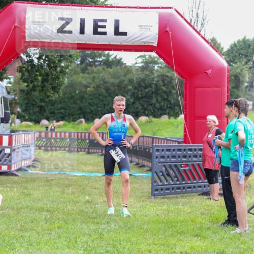 21.06.2026 - 29. Vierlanden-Triathlon Andreas Tolksdorf http://msf.ph/oto/9912895 21.06.2026 10:54:25 Ziel  meine-sportfotos.de