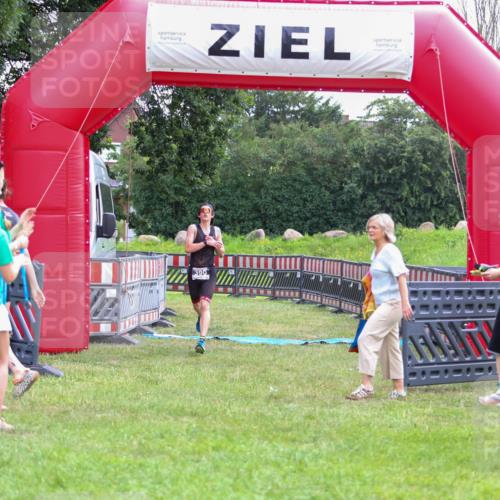 21.06.2026 - 29. Vierlanden-Triathlon Andreas Tolksdorf http://msf.ph/oto/9912898 21.06.2026 10:55:26 Ziel  meine-sportfotos.de