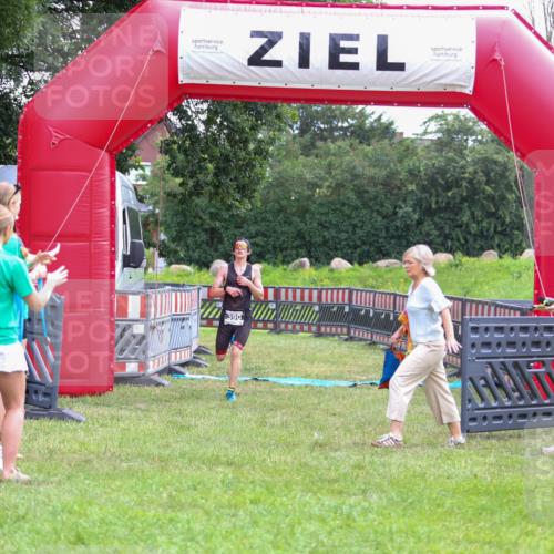 21.06.2026 - 29. Vierlanden-Triathlon Andreas Tolksdorf http://msf.ph/oto/9912900 21.06.2026 10:55:26 Ziel  meine-sportfotos.de