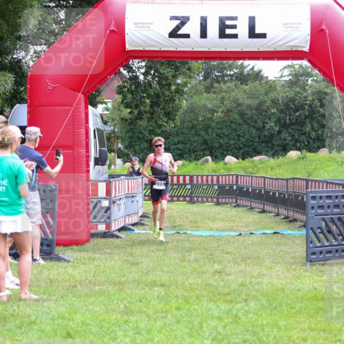 21.06.2026 - 29. Vierlanden-Triathlon Andreas Tolksdorf http://msf.ph/oto/9912912 21.06.2026 10:55:40 Ziel  meine-sportfotos.de