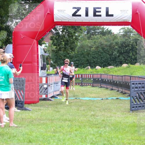 21.06.2026 - 29. Vierlanden-Triathlon Andreas Tolksdorf http://msf.ph/oto/9912918 21.06.2026 10:55:40 Ziel  meine-sportfotos.de