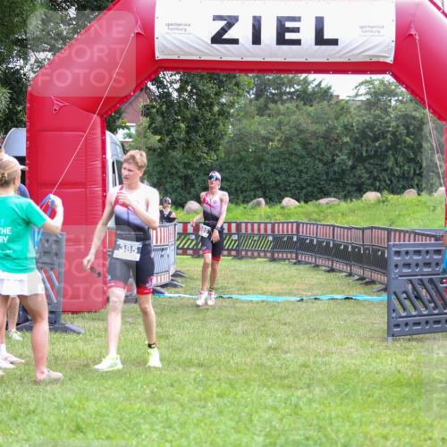 21.06.2026 - 29. Vierlanden-Triathlon Andreas Tolksdorf http://msf.ph/oto/9912930 21.06.2026 10:55:43 Ziel 339 meine-sportfotos.de