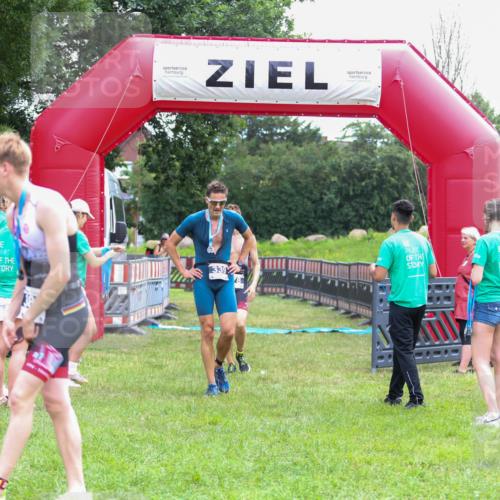 21.06.2026 - 29. Vierlanden-Triathlon Andreas Tolksdorf http://msf.ph/oto/9912954 21.06.2026 10:56:01 Ziel 210 meine-sportfotos.de