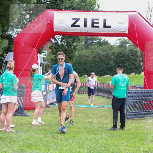 21.06.2026 - 29. Vierlanden-Triathlon Andreas Tolksdorf http://msf.ph/oto/9912957 21.06.2026 10:56:03 Ziel 210 meine-sportfotos.de