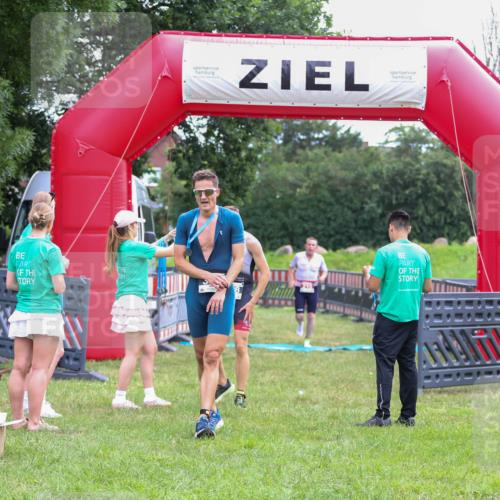 21.06.2026 - 29. Vierlanden-Triathlon Andreas Tolksdorf http://msf.ph/oto/9912958 21.06.2026 10:56:03 Ziel 210 meine-sportfotos.de