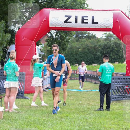 21.06.2026 - 29. Vierlanden-Triathlon Andreas Tolksdorf http://msf.ph/oto/9912959 21.06.2026 10:56:03 Ziel 210 meine-sportfotos.de