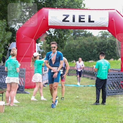 21.06.2026 - 29. Vierlanden-Triathlon Andreas Tolksdorf http://msf.ph/oto/9912960 21.06.2026 10:56:03 Ziel 210 meine-sportfotos.de
