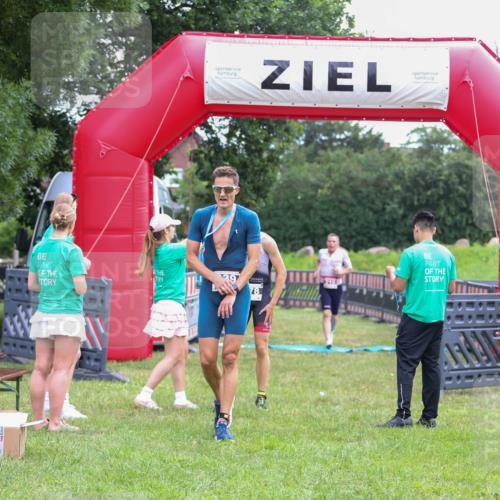 21.06.2026 - 29. Vierlanden-Triathlon Andreas Tolksdorf http://msf.ph/oto/9912962 21.06.2026 10:56:03 Ziel 210 meine-sportfotos.de