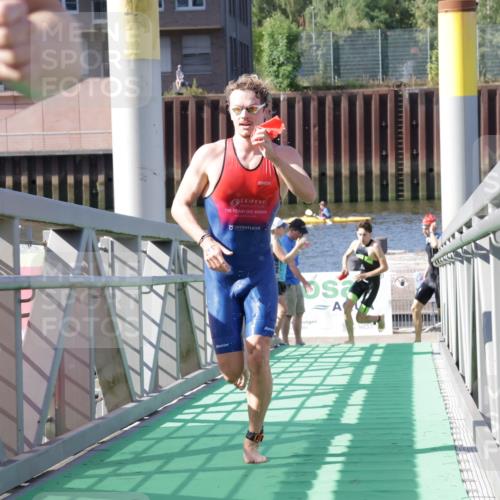 09.08.2026 - GEWOBA Citytriathlon Bremen Yannick Fuchs http://msf.ph/oto/9931441 09.08.2026 10:09:43 Schwimmen 285, 306 meine-sportfotos.de