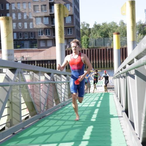 09.08.2026 - GEWOBA Citytriathlon Bremen Yannick Fuchs http://msf.ph/oto/9931443 09.08.2026 10:09:43 Schwimmen 285, 306 meine-sportfotos.de