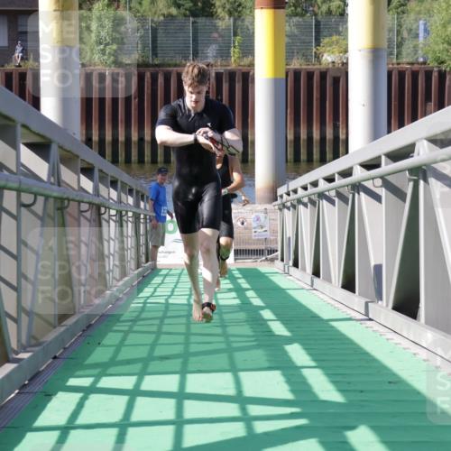 09.08.2026 - GEWOBA Citytriathlon Bremen Yannick Fuchs http://msf.ph/oto/9931484 09.08.2026 10:12:01 Schwimmen 297, 308, 386 meine-sportfotos.de