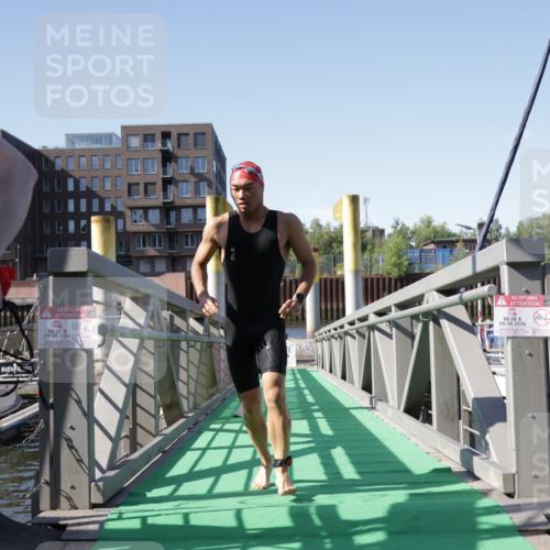 09.08.2026 - GEWOBA Citytriathlon Bremen Yannick Fuchs http://msf.ph/oto/9931485 09.08.2026 10:12:05 Schwimmen 297, 308 meine-sportfotos.de