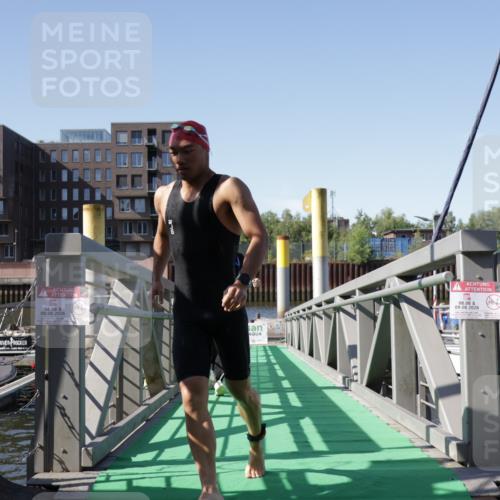 09.08.2026 - GEWOBA Citytriathlon Bremen Yannick Fuchs http://msf.ph/oto/9931487 09.08.2026 10:12:05 Schwimmen 297, 308 meine-sportfotos.de