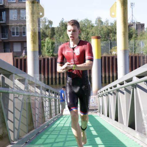 09.08.2026 - GEWOBA Citytriathlon Bremen Yannick Fuchs http://msf.ph/oto/9931506 09.08.2026 10:12:31 Schwimmen 287, 349 meine-sportfotos.de