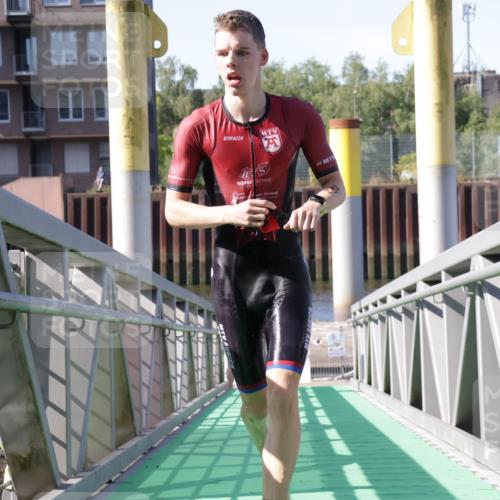 09.08.2026 - GEWOBA Citytriathlon Bremen Yannick Fuchs http://msf.ph/oto/9931508 09.08.2026 10:12:31 Schwimmen 287, 349 meine-sportfotos.de