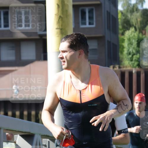 09.08.2026 - GEWOBA Citytriathlon Bremen Yannick Fuchs http://msf.ph/oto/9931542 09.08.2026 10:13:57 Schwimmen 323, 336, 348 meine-sportfotos.de