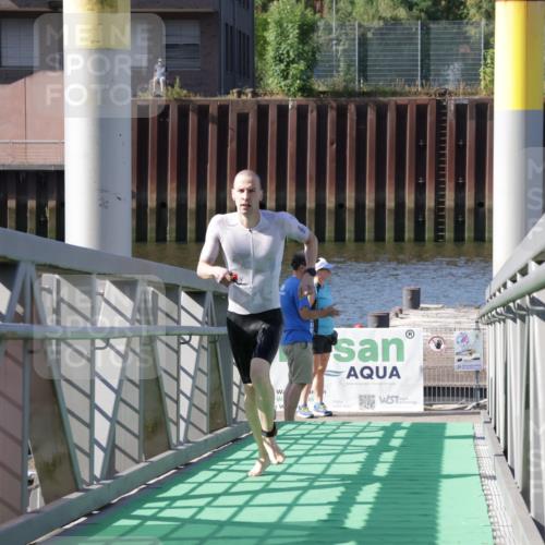 09.08.2026 - GEWOBA Citytriathlon Bremen Yannick Fuchs http://msf.ph/oto/9931566 09.08.2026 10:14:16 Schwimmen 291, 336, 351 meine-sportfotos.de