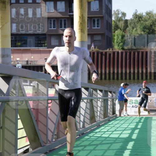 09.08.2026 - GEWOBA Citytriathlon Bremen Yannick Fuchs http://msf.ph/oto/9931574 09.08.2026 10:14:18 Schwimmen 291, 351 meine-sportfotos.de