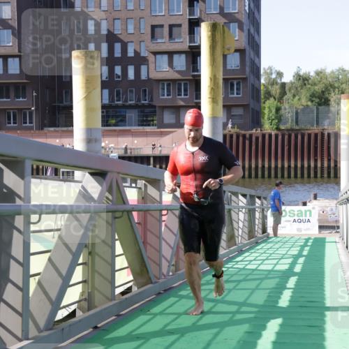 09.08.2026 - GEWOBA Citytriathlon Bremen Yannick Fuchs http://msf.ph/oto/9931634 09.08.2026 10:15:06 Schwimmen 345, 372 meine-sportfotos.de