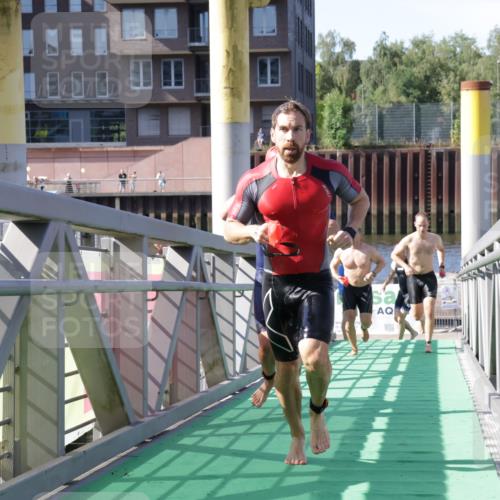 09.08.2026 - GEWOBA Citytriathlon Bremen Yannick Fuchs http://msf.ph/oto/9931650 09.08.2026 10:15:23 Schwimmen 329, 376, 377, 383, 394, 427 meine-sportfotos.de