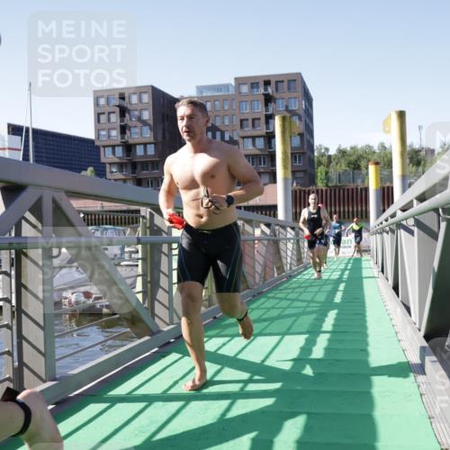 09.08.2026 - GEWOBA Citytriathlon Bremen Yannick Fuchs http://msf.ph/oto/9931668 09.08.2026 10:15:29 Schwimmen 296, 329, 376, 377, 383, 394, 400, 427 meine-sportfotos.de