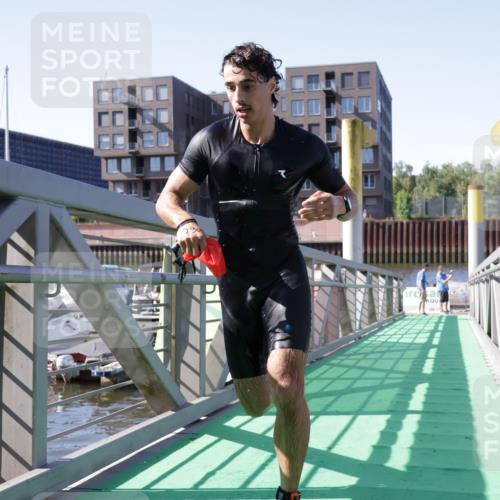 09.08.2026 - GEWOBA Citytriathlon Bremen Yannick Fuchs http://msf.ph/oto/9931700 09.08.2026 10:15:44 Schwimmen 290, 293, 296, 329, 339, 360, 400 meine-sportfotos.de