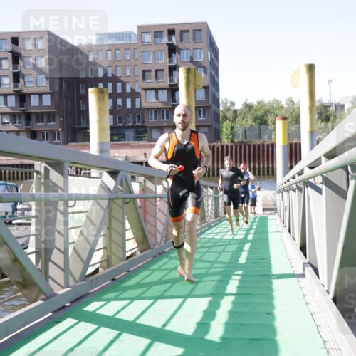 09.08.2026 - GEWOBA Citytriathlon Bremen Yannick Fuchs http://msf.ph/oto/9931701 09.08.2026 10:15:53 Schwimmen 290, 293, 342, 389, 402 meine-sportfotos.de
