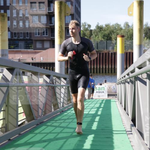 09.08.2026 - GEWOBA Citytriathlon Bremen Yannick Fuchs http://msf.ph/oto/9931716 09.08.2026 10:16:02 Schwimmen 318, 342, 389, 402 meine-sportfotos.de