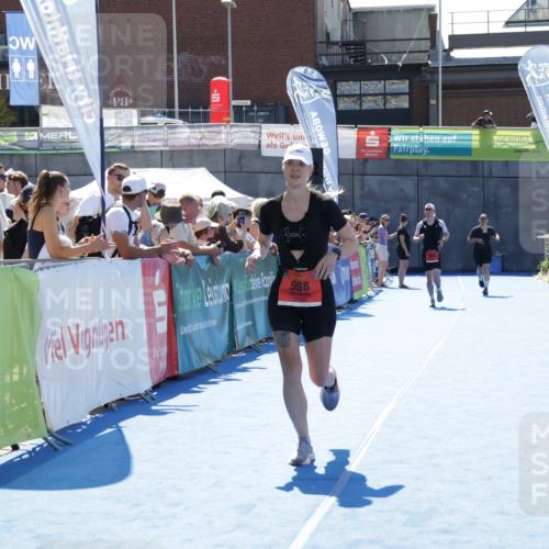 09.08.2026 - GEWOBA Citytriathlon Bremen Yannick Fuchs http://msf.ph/oto/9931744 09.08.2026 14:33:03 Ziel 958 meine-sportfotos.de