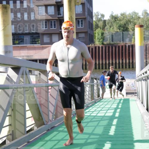 09.08.2026 - GEWOBA Citytriathlon Bremen Yannick Fuchs http://msf.ph/oto/9931982 09.08.2026 10:19:59 Schwimmen 324, 445, 497, 528 meine-sportfotos.de