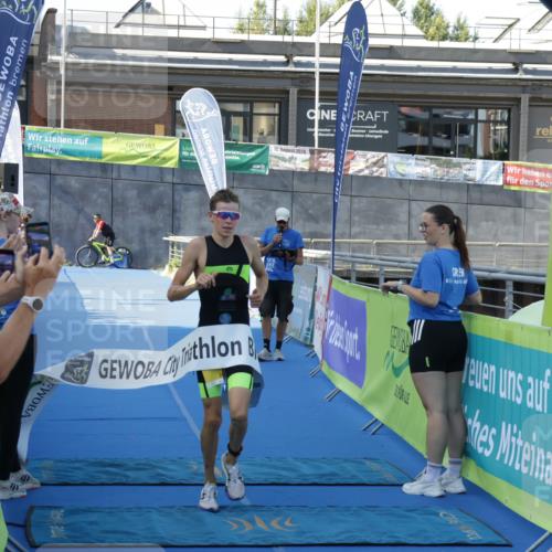 09.08.2026 - GEWOBA Citytriathlon Bremen Yannick Fuchs http://msf.ph/oto/9932030 09.08.2026 10:58:11 Ziel 365 meine-sportfotos.de