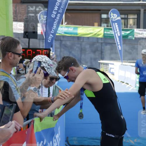 09.08.2026 - GEWOBA Citytriathlon Bremen Yannick Fuchs http://msf.ph/oto/9932048 09.08.2026 10:58:29 Ziel  meine-sportfotos.de