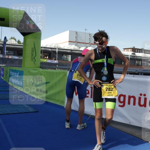 09.08.2026 - GEWOBA Citytriathlon Bremen Yannick Fuchs http://msf.ph/oto/9932091 09.08.2026 11:02:14 Ziel  meine-sportfotos.de