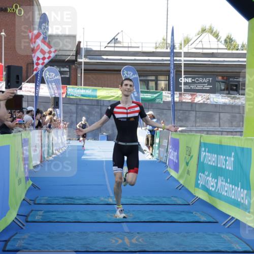 09.08.2026 - GEWOBA Citytriathlon Bremen Yannick Fuchs http://msf.ph/oto/9932095 09.08.2026 11:02:28 Ziel 302, 386 meine-sportfotos.de
