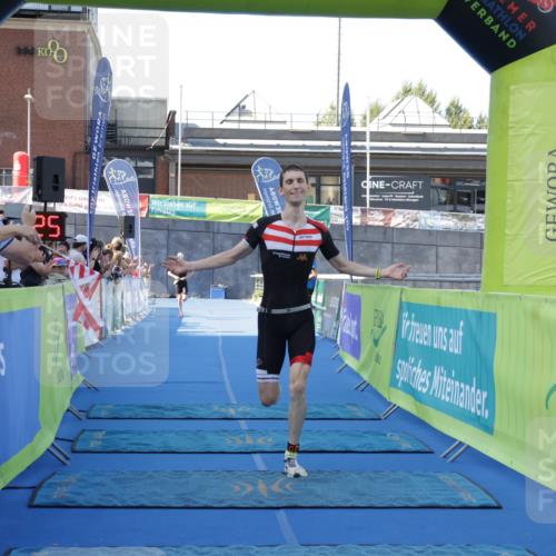 09.08.2026 - GEWOBA Citytriathlon Bremen Yannick Fuchs http://msf.ph/oto/9932098 09.08.2026 11:02:28 Ziel 302, 386 meine-sportfotos.de