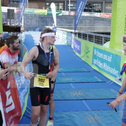 09.08.2026 - GEWOBA Citytriathlon Bremen Yannick Fuchs http://msf.ph/oto/9932130 09.08.2026 11:03:38 Ziel  meine-sportfotos.de